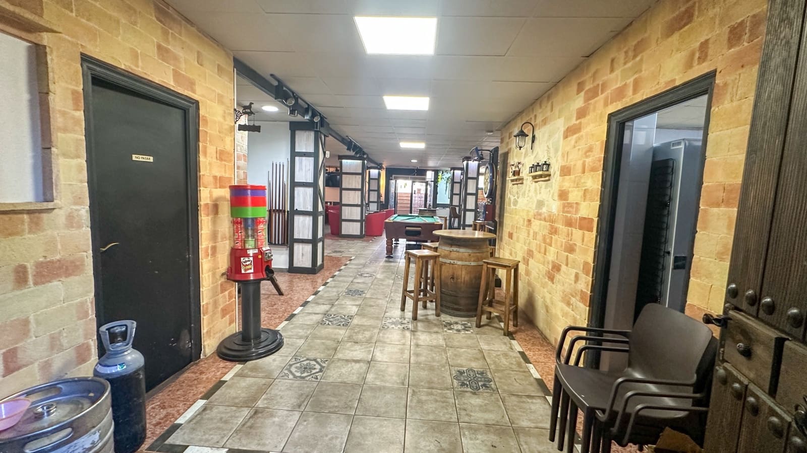 Local Comercial de 2 habitaciones en Torrevieja en venta - 560.000 € (Ref: 9527279)