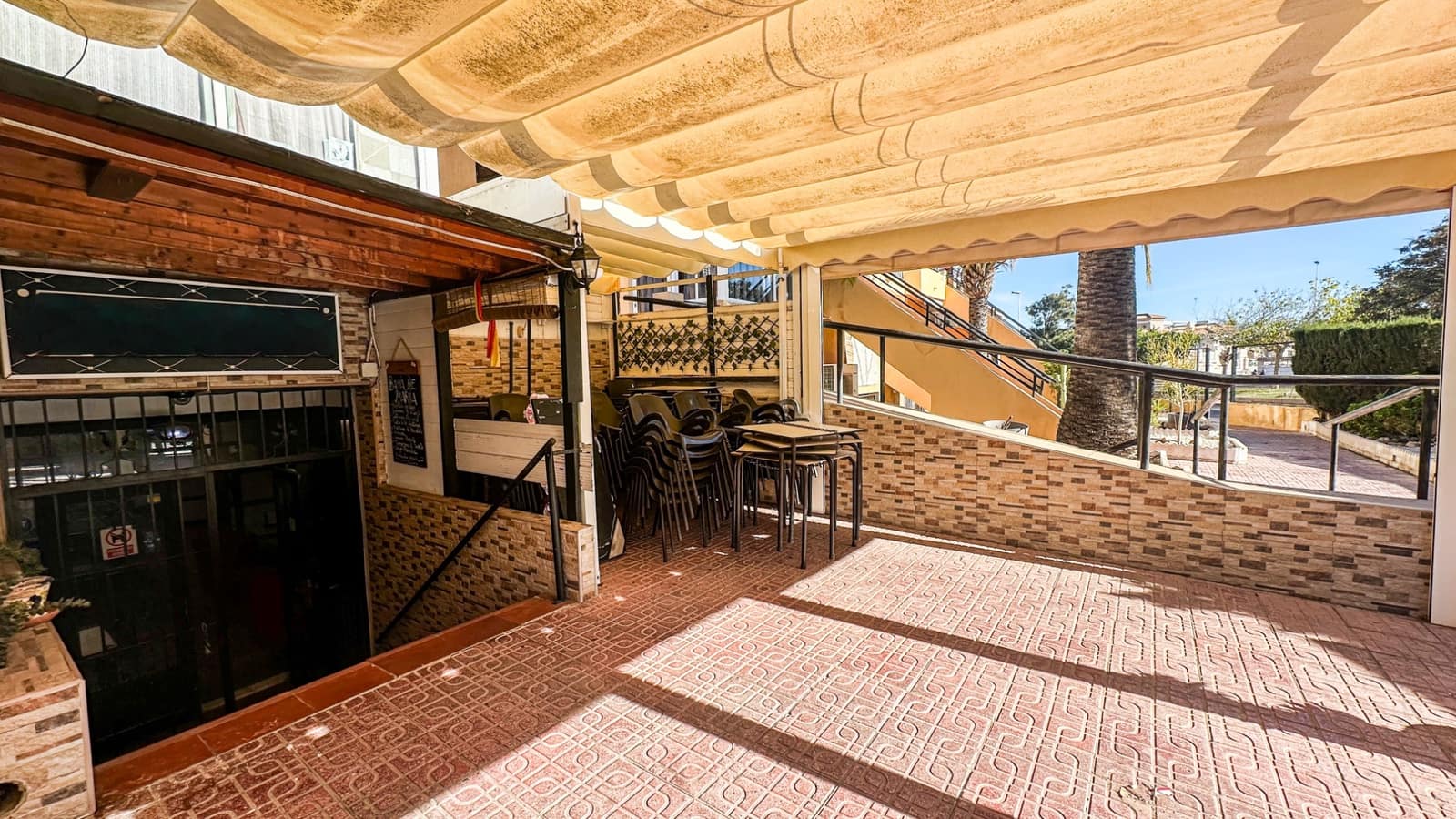 Local Comercial de 2 habitaciones en Torrevieja en venta - 560.000 € (Ref: 9527279)