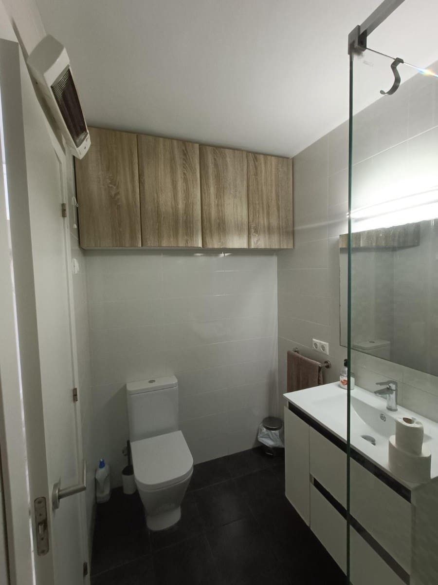 2 soverom Strandleiligheter til salgs i Alicante by med svømmebasseng garasje - € 330 000 (Ref: 9527387)