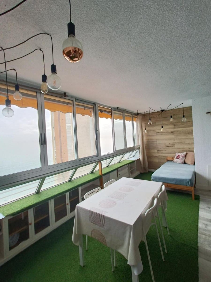 2 soverom Strandleiligheter til salgs i Alicante by med svømmebasseng garasje - € 330 000 (Ref: 9527387)