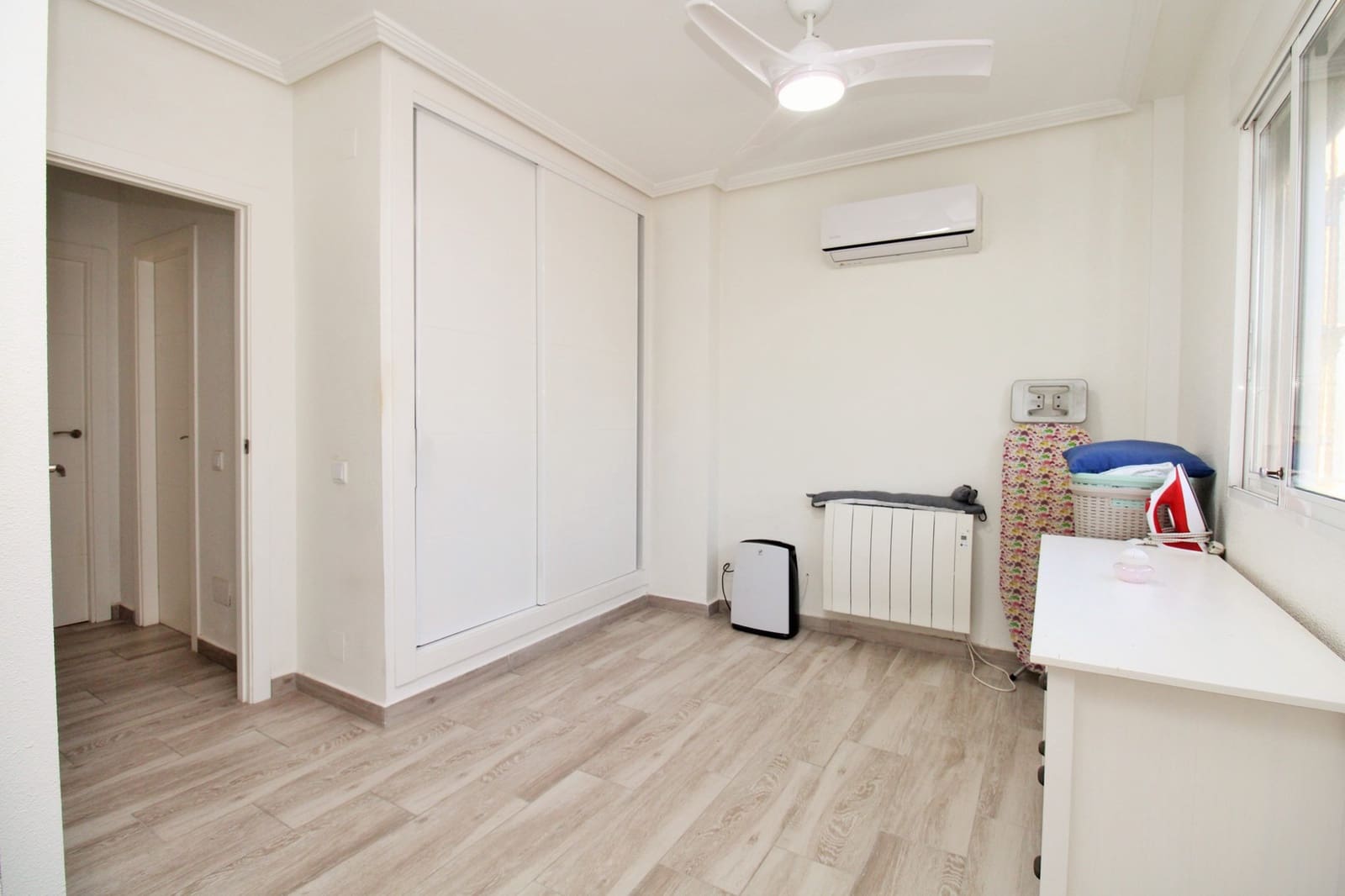 4 Zimmer Villa zu verkaufen in Playa Flamenca mit Pool - 399.950 € (Ref: 9543165)