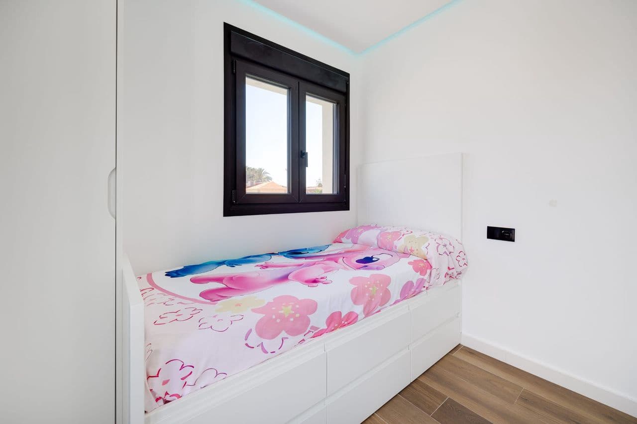 5 quarto Moradia para venda em Torrevieja com piscina - 1 250 000 € (Ref: 9551090)