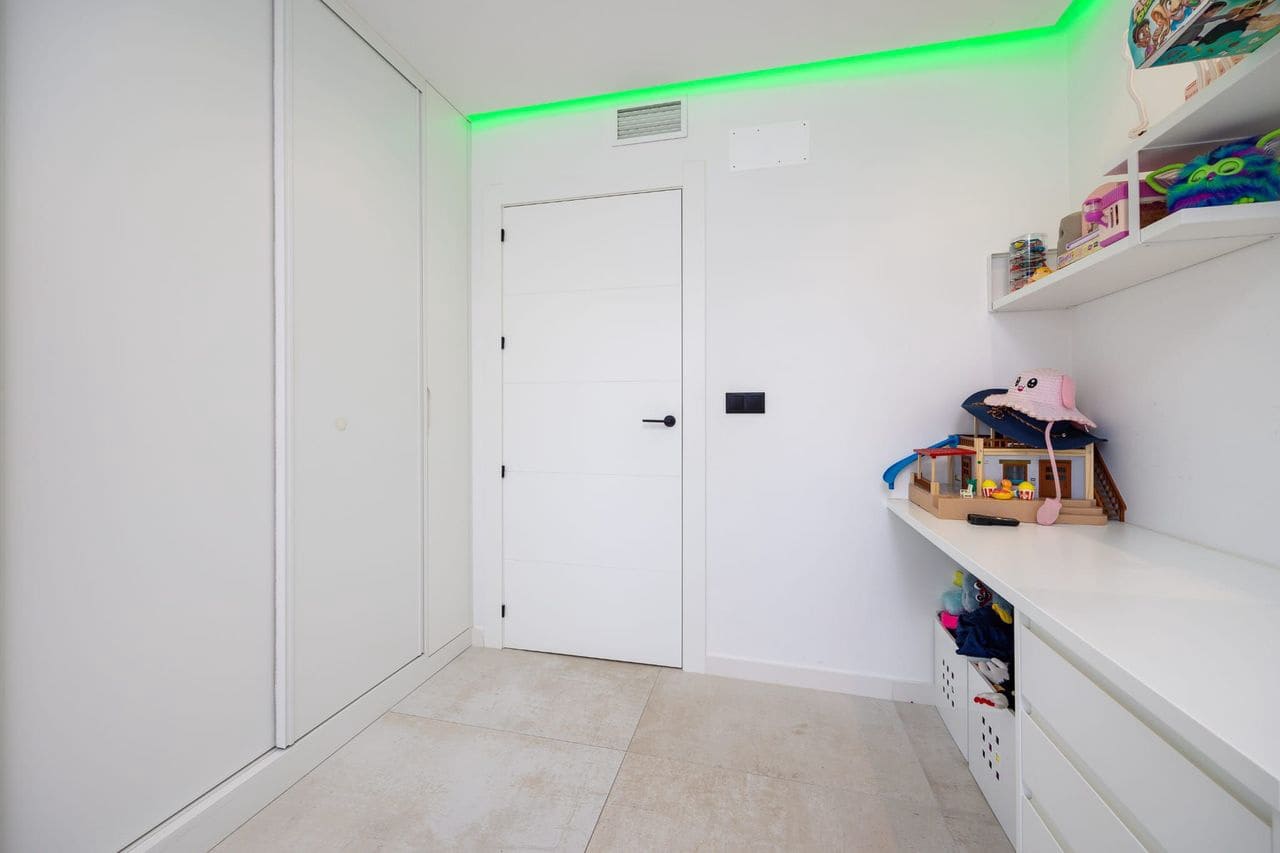 5 quarto Moradia para venda em Torrevieja com piscina - 1 250 000 € (Ref: 9551090)