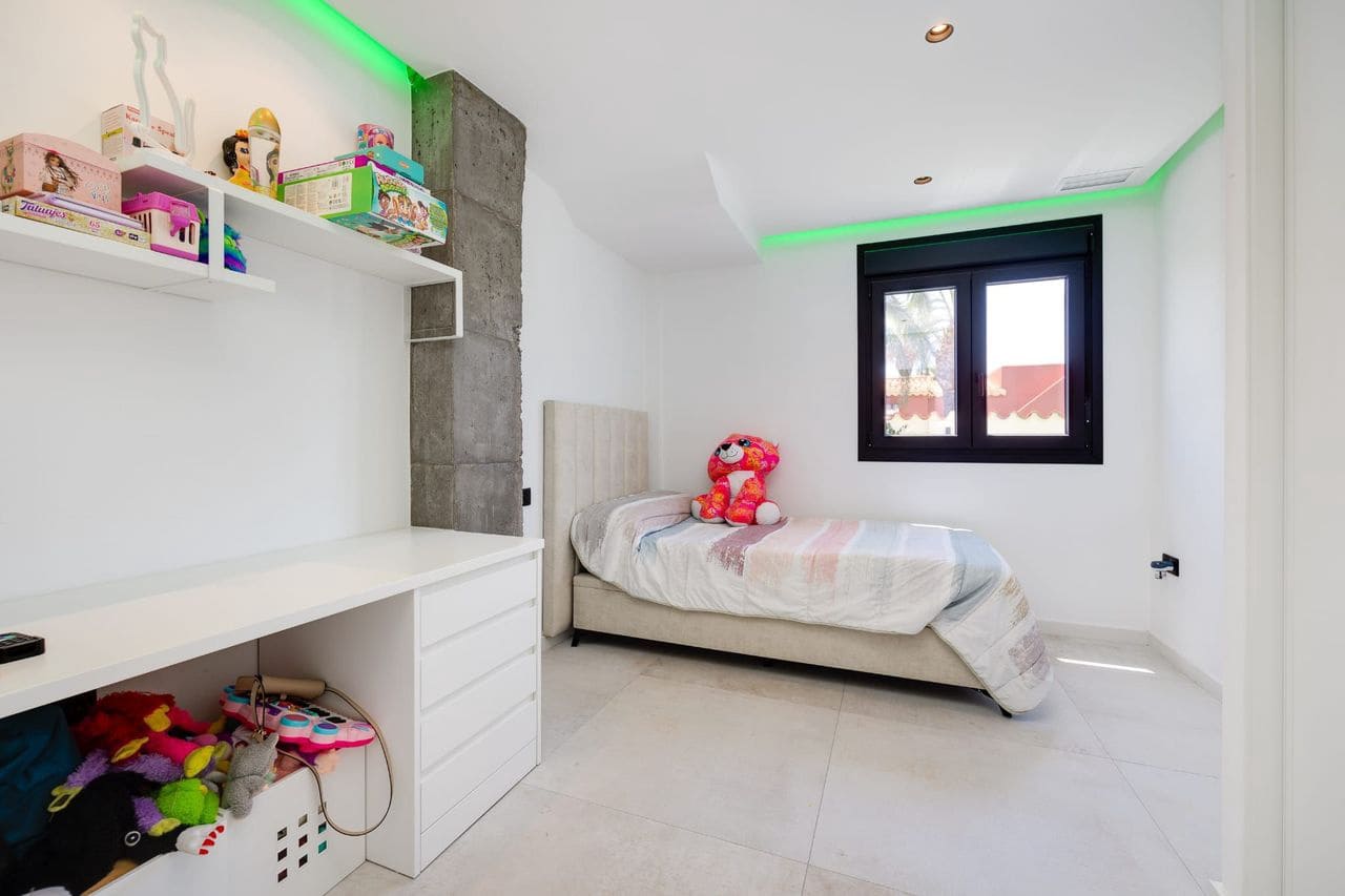 5 quarto Moradia para venda em Torrevieja com piscina - 1 250 000 € (Ref: 9551090)