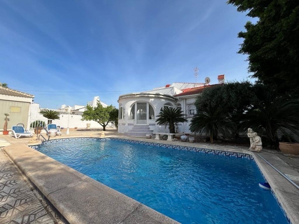 3 bedroom Villa for sale in Los Alcazares with pool garage - € 449,950 (Ref: 9555284)