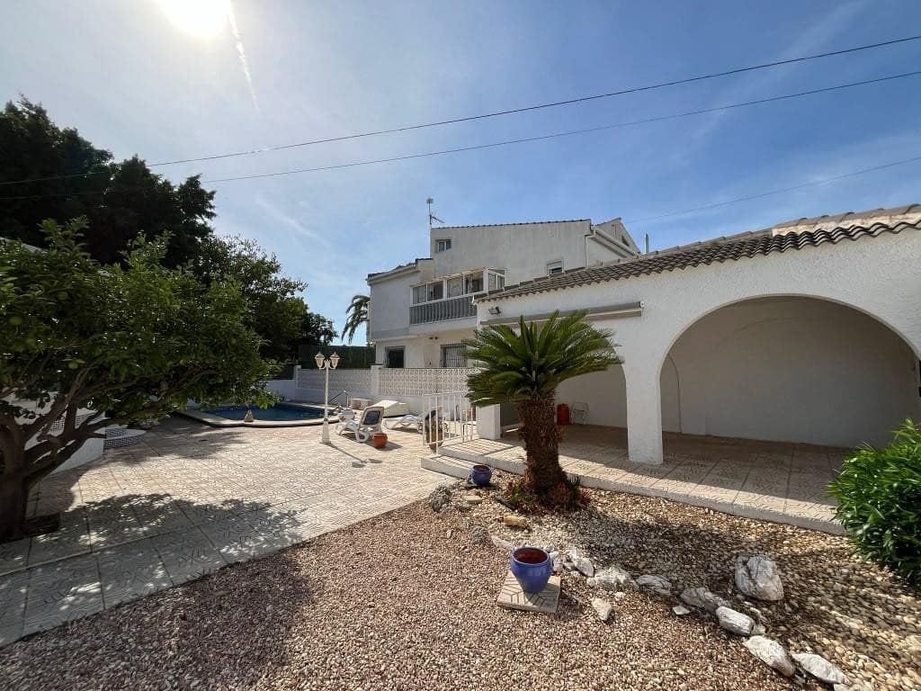 3 bedroom Villa for sale in Los Alcazares with pool garage - € 449,950 (Ref: 9555284)