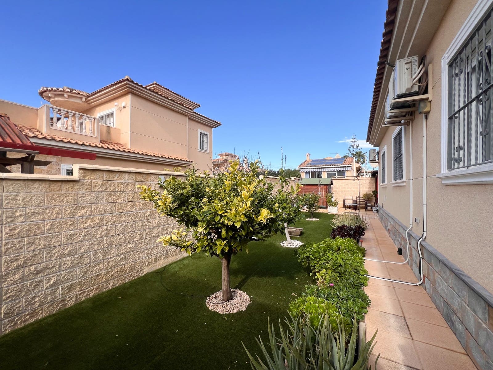 3 soverom Hus til salgs i Torrevieja med svømmebasseng - € 310 000 (Ref: 9555287)