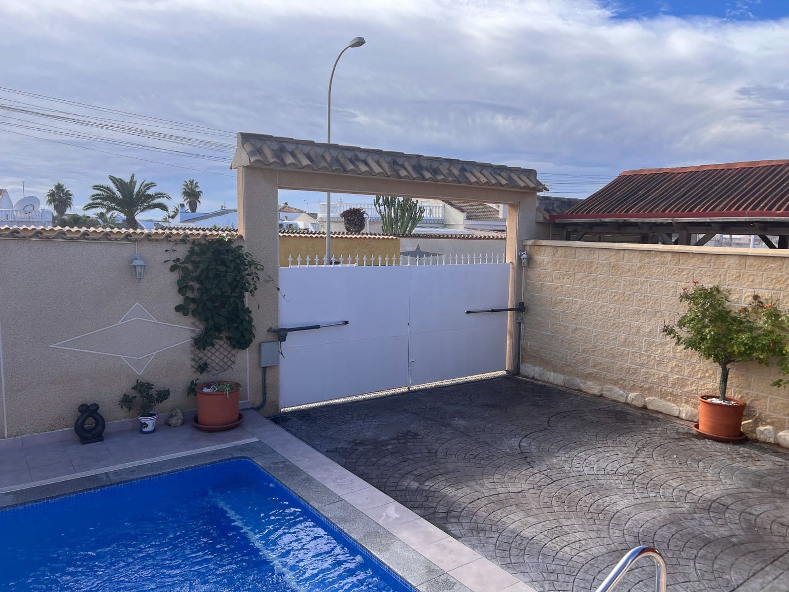 3 soverom Hus til salgs i Torrevieja med svømmebasseng - € 310 000 (Ref: 9555287)