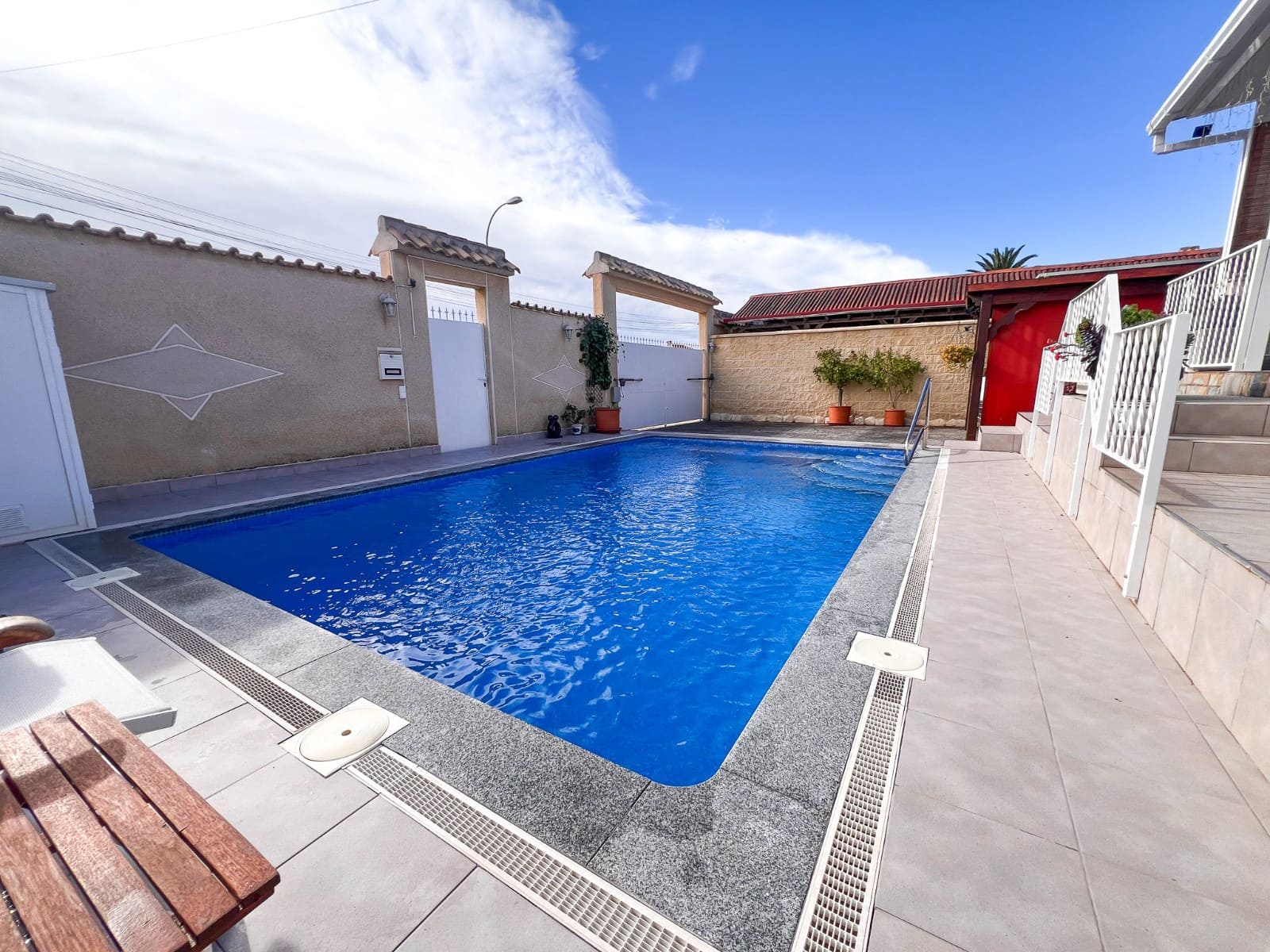 3 soverom Hus til salgs i Torrevieja med svømmebasseng - € 310 000 (Ref: 9555287)