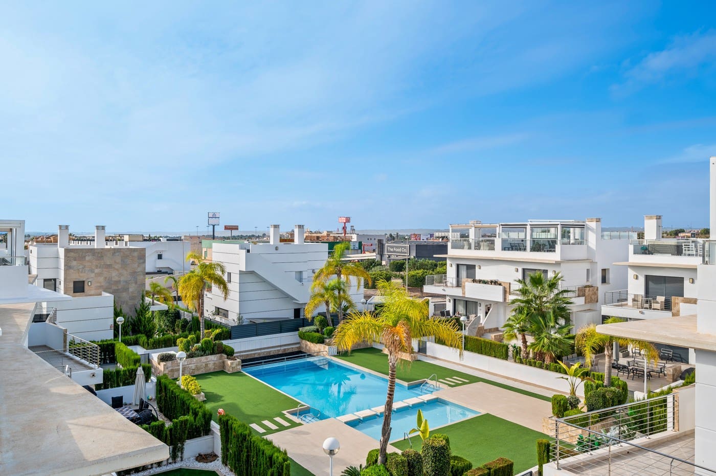 3 bedroom Villa for sale in Ciudad Quesada with pool - € 399,000 (Ref: 9555290)