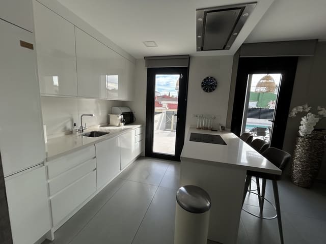 5 quarto Moradia para venda em Los Balcones com piscina garagem - 950 000 € (Ref: 9568244)