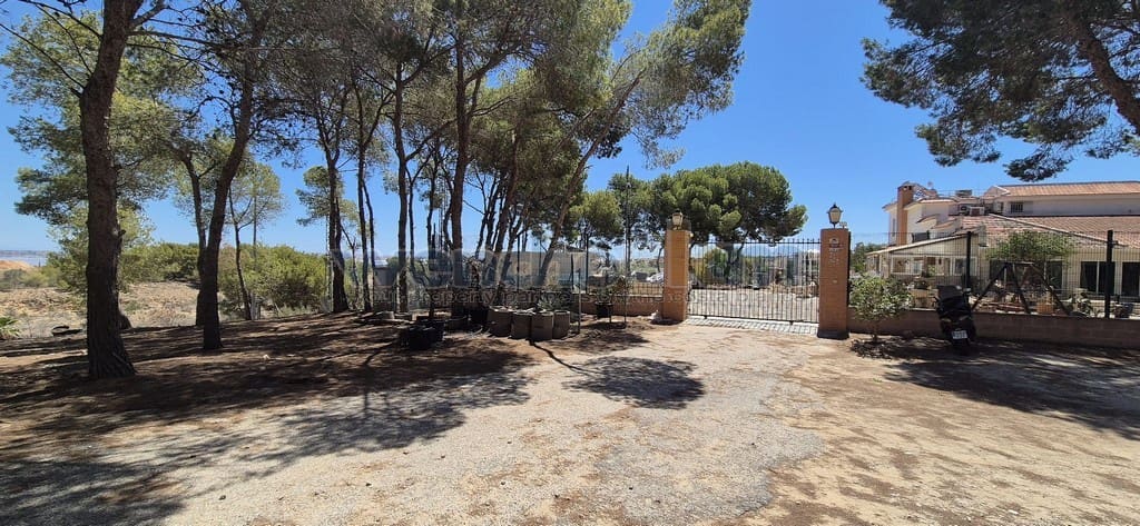 8 Zimmer Villa zu verkaufen in Los Balcones mit Pool Garage - 729.950 € (Ref: 9570867)