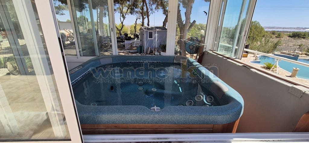 8 Zimmer Villa zu verkaufen in Los Balcones mit Pool Garage - 729.950 € (Ref: 9570867)