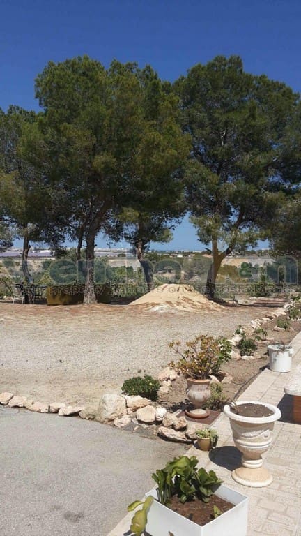 8 Zimmer Villa zu verkaufen in Los Balcones mit Pool Garage - 729.950 € (Ref: 9570867)