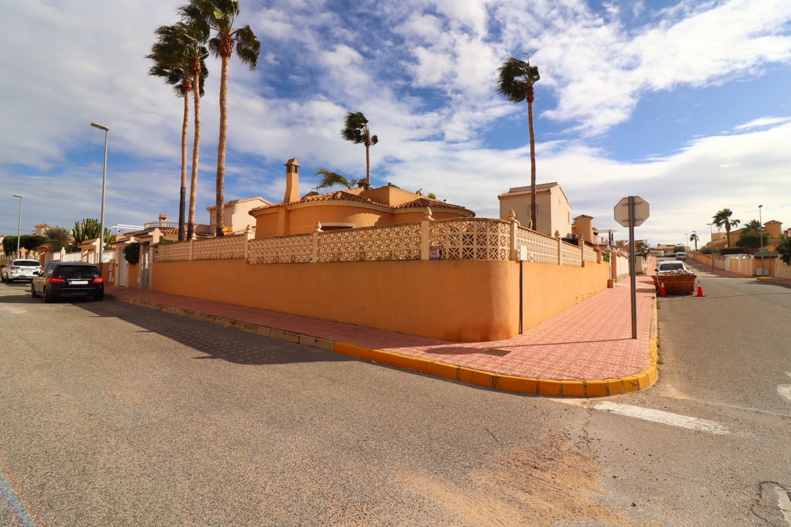 Chalet de 3 habitaciones en Ciudad Quesada en venta con piscina - 330.000 € (Ref: 9570869)