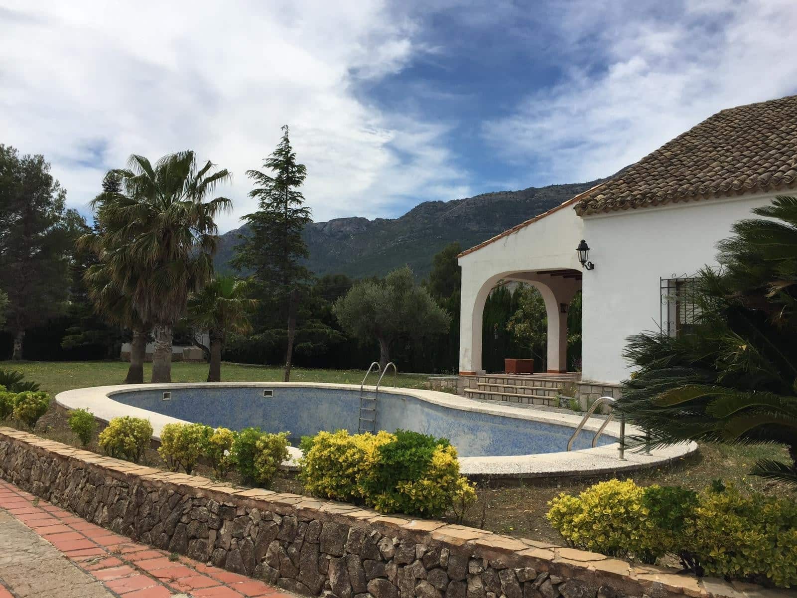 4 slaapkamer Villa te koop in Muro de Alcoy met zwembad garage - € 350.000 (Ref: 9574101)