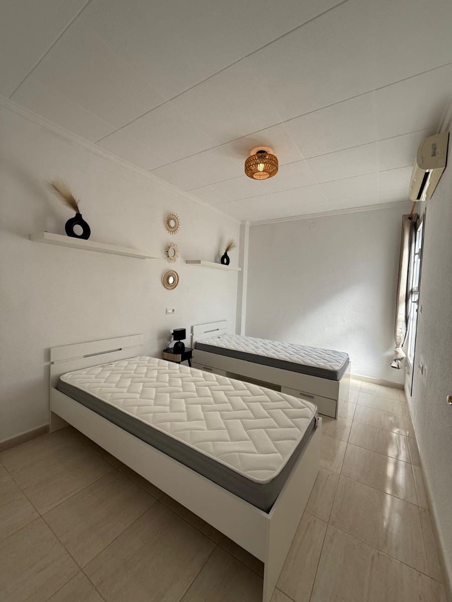 2 chambre Maison de Ville à vendre à La Siesta avec piscine - 187 000 € (Ref: 9598738)