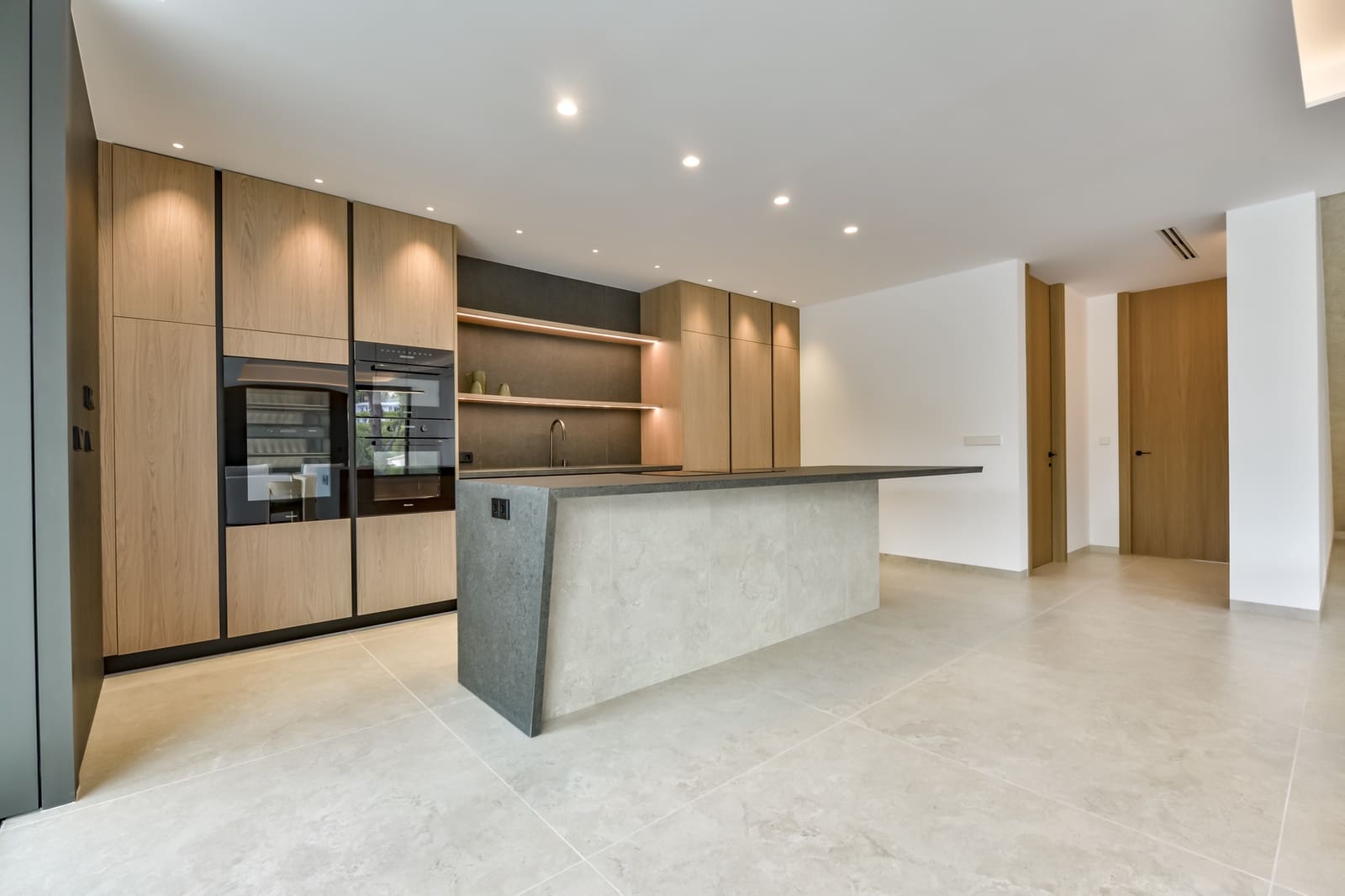 4 bedroom Villa for sale in Altea with pool garage - € 2,345,000 (Ref: 9604711)
