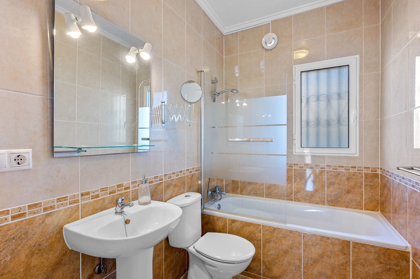 4 soveværelse Villa til salg i Dona Pepa med swimmingpool - € 449.500 (Ref: 9607620)