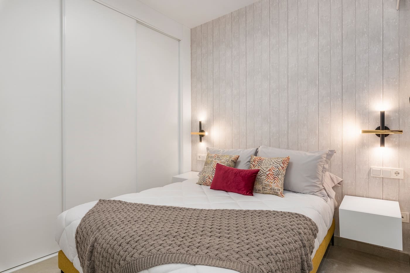 Apartamento de 2 habitaciones en Torrevieja en venta con piscina garaje - 249.000 € (Ref: 9607625)