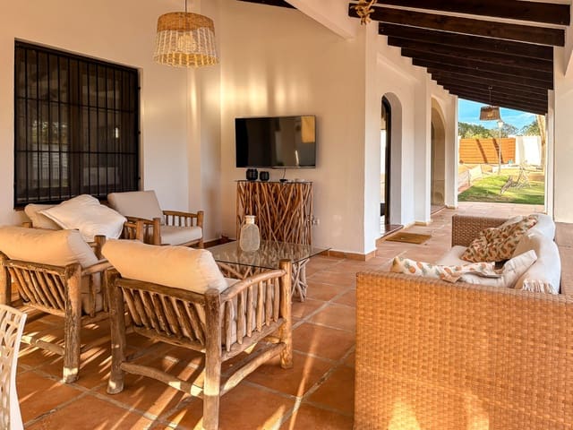 Chalet de 4 habitaciones en Noroeste, Santa Pola en venta con piscina - 890.000 € (Ref: 9611240)