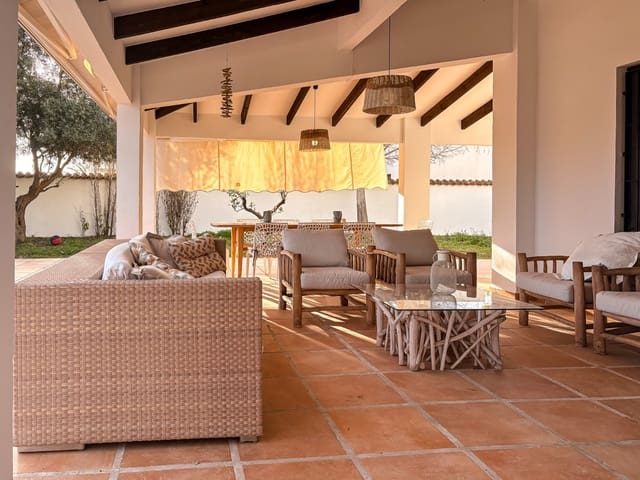 Chalet de 4 habitaciones en Noroeste, Santa Pola en venta con piscina - 890.000 € (Ref: 9611240)