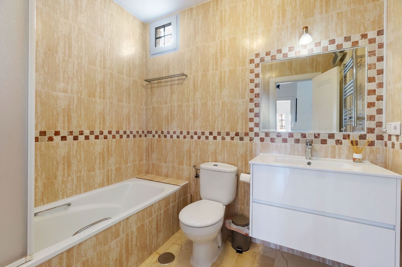 3 bedroom Villa for sale in Villamartin with pool - € 359,000 (Ref: 9611241)