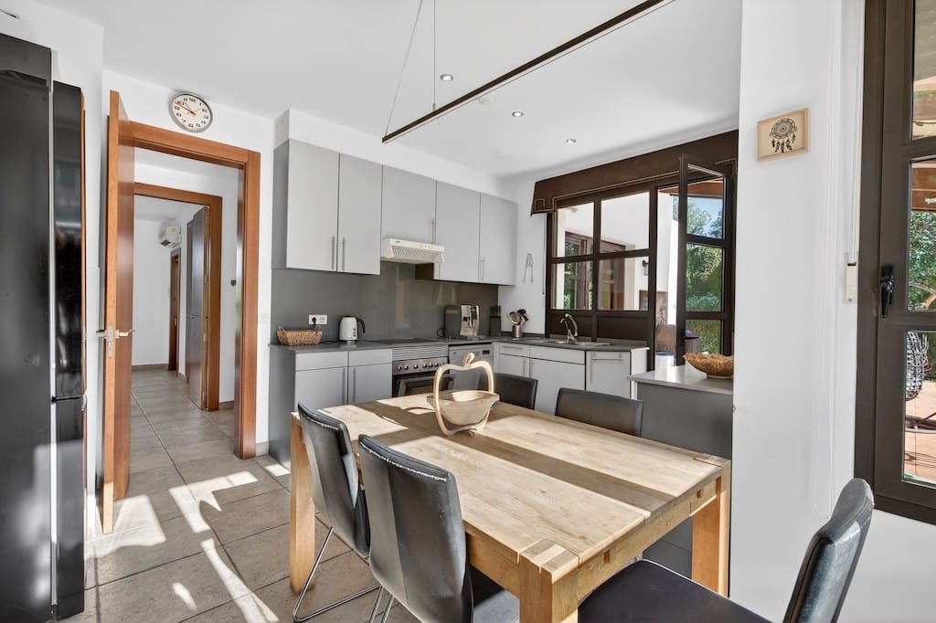 Chalet de 4 habitaciones en Javea / Xàbia en venta con piscina garaje - 950.000 € (Ref: 9611243)