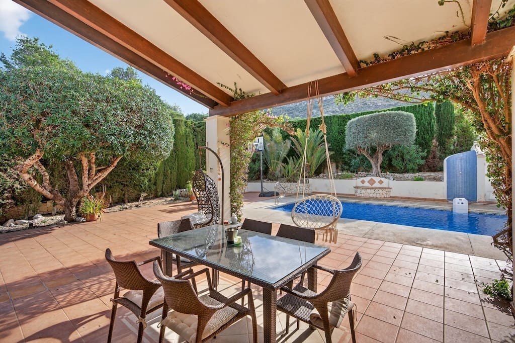 Chalet de 4 habitaciones en Javea / Xàbia en venta con piscina garaje - 950.000 € (Ref: 9611243)