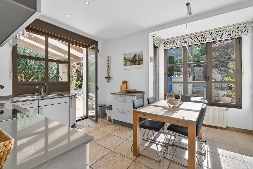 Chalet de 4 habitaciones en Javea / Xàbia en venta con piscina garaje - 950.000 € (Ref: 9611243)