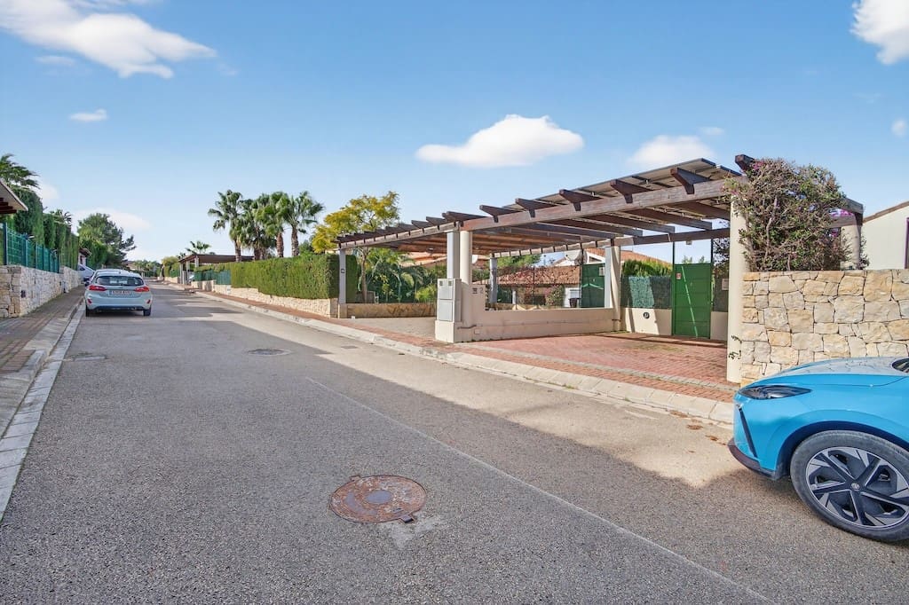 Chalet de 4 habitaciones en Javea / Xàbia en venta con piscina garaje - 950.000 € (Ref: 9611243)