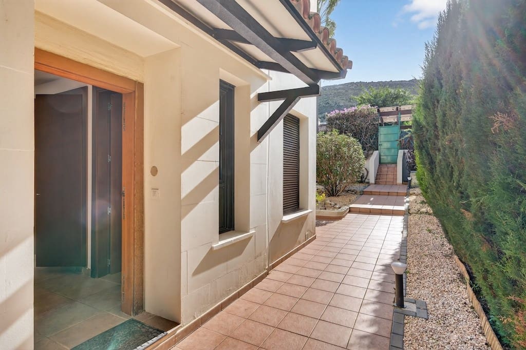 Chalet de 4 habitaciones en Javea / Xàbia en venta con piscina garaje - 950.000 € (Ref: 9611243)