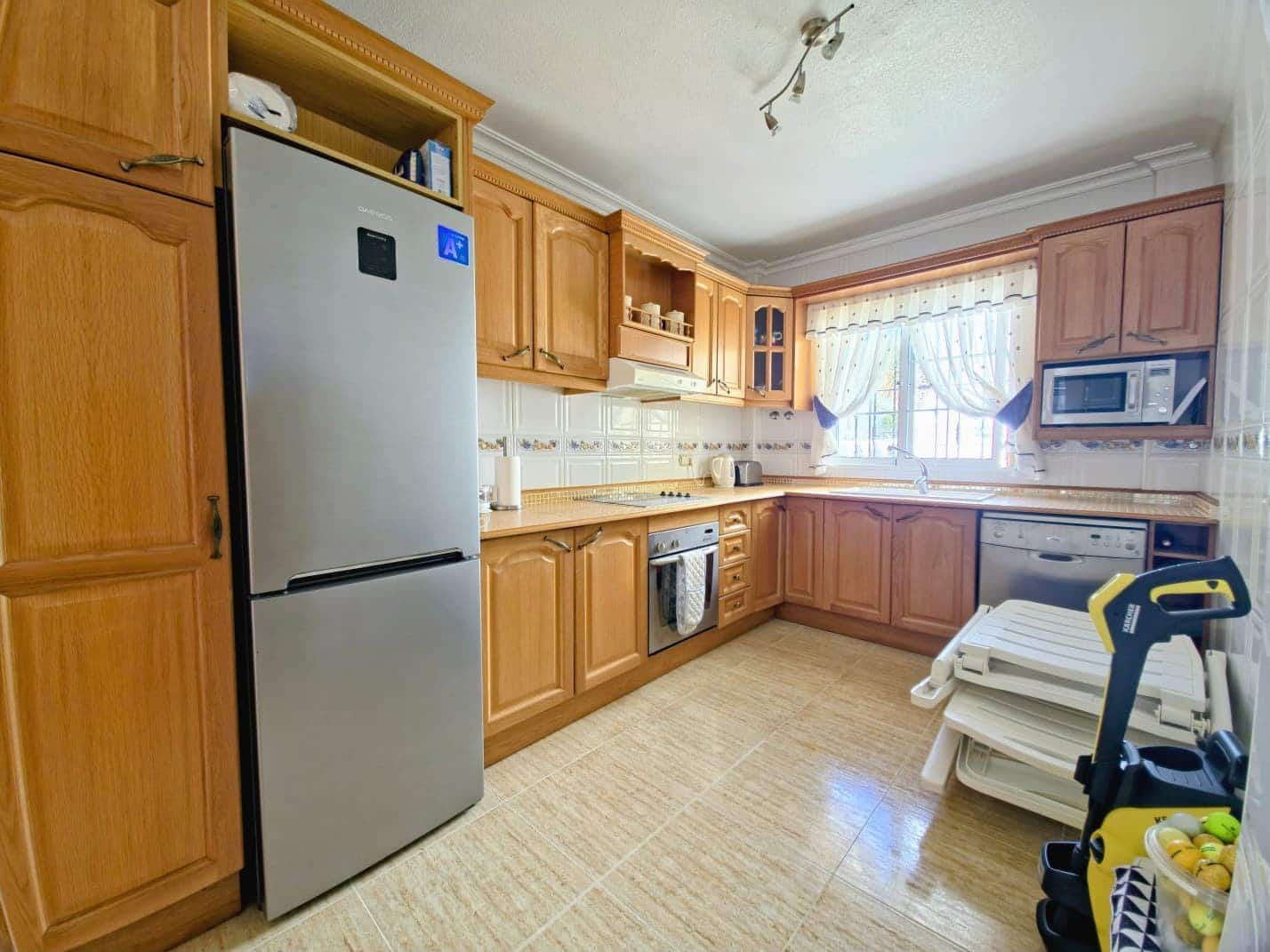 3 bedroom Villa for sale in Filipinas with pool garage - € 330,000 (Ref: 9611244)