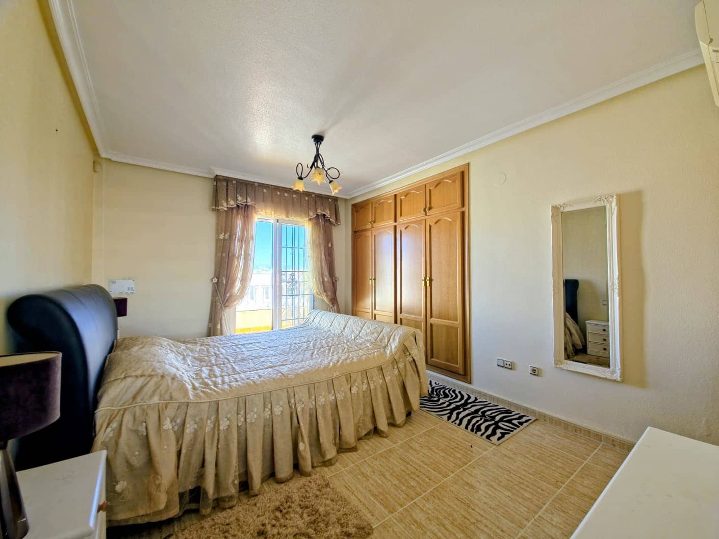 3 bedroom Villa for sale in Filipinas with pool garage - € 330,000 (Ref: 9611244)