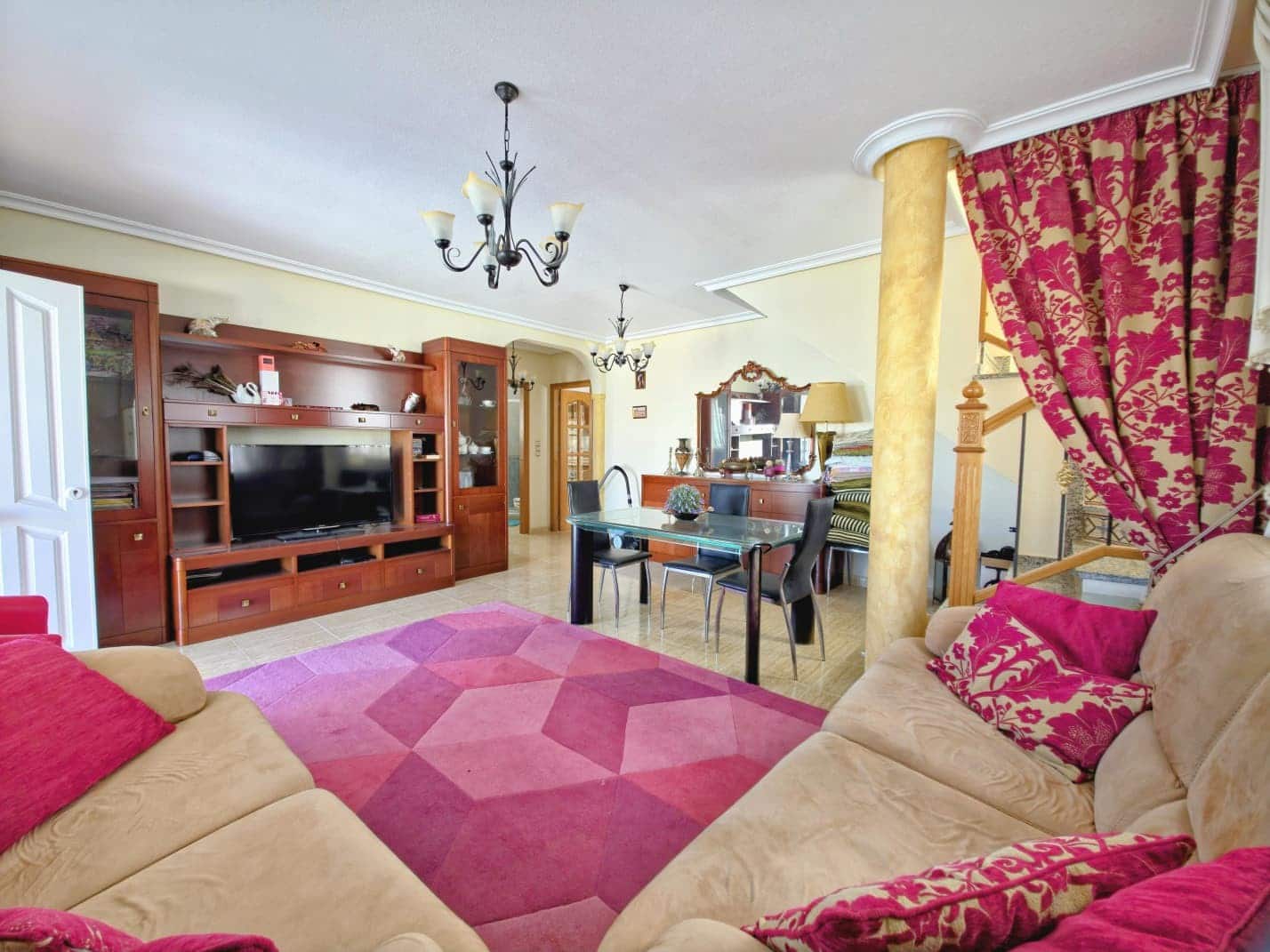 3 bedroom Villa for sale in Filipinas with pool garage - € 330,000 (Ref: 9611244)