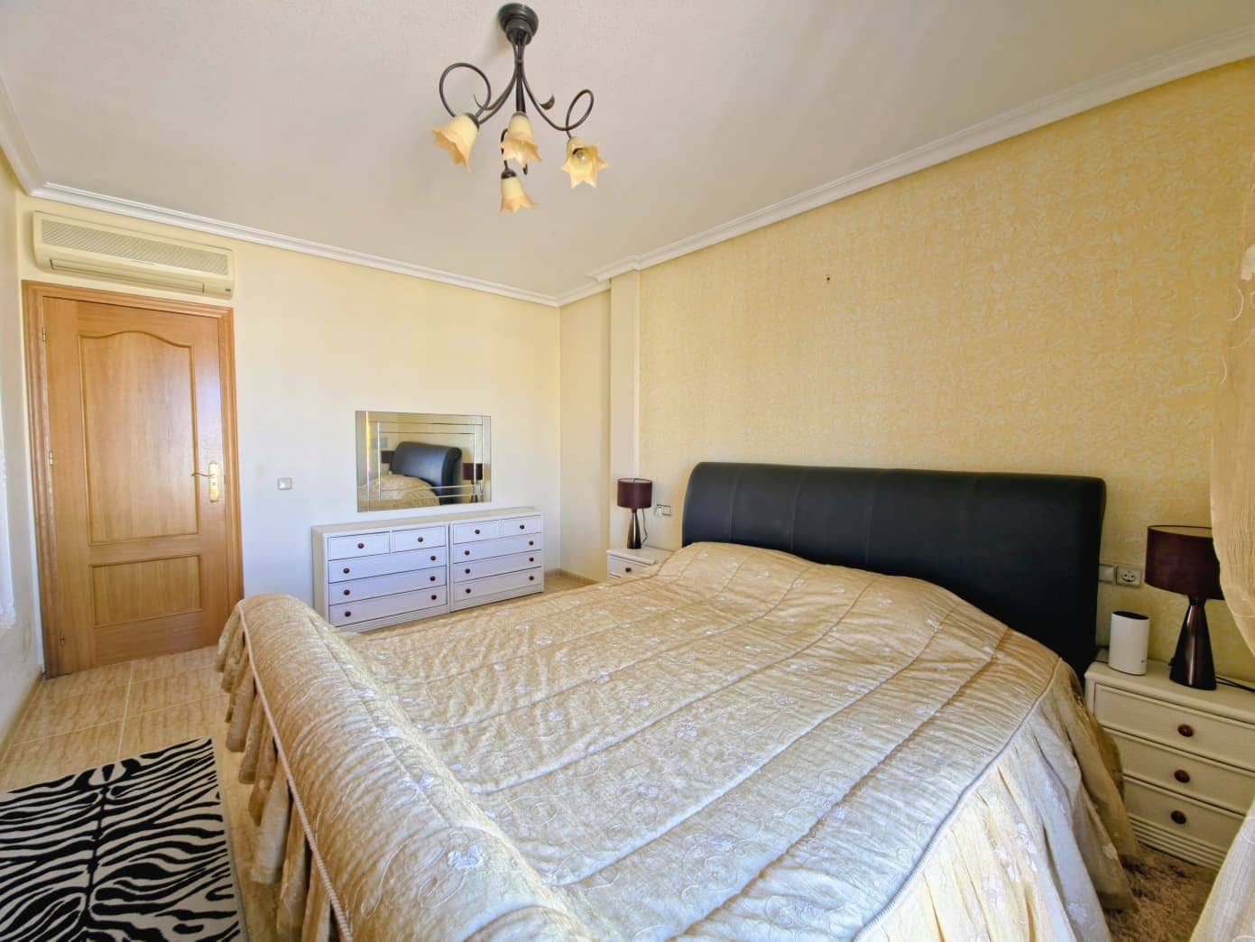 3 bedroom Villa for sale in Filipinas with pool garage - € 330,000 (Ref: 9611244)