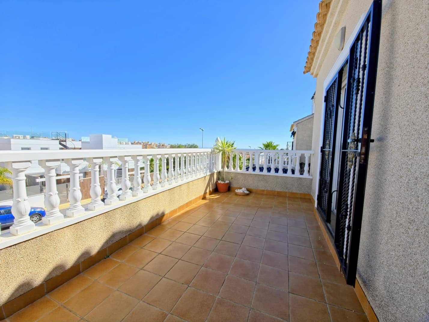 3 bedroom Villa for sale in Filipinas with pool garage - € 330,000 (Ref: 9611244)