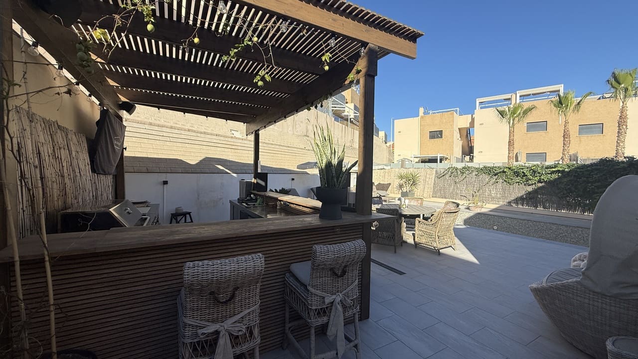 3 sovrum Villa till salu i La Zenia med pool - 499 999 € (Ref: 9614757)