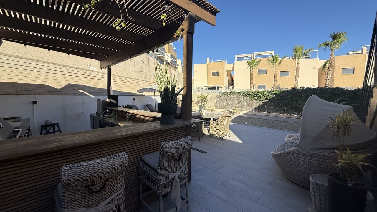 3 sovrum Villa till salu i La Zenia med pool - 499 999 € (Ref: 9614757)