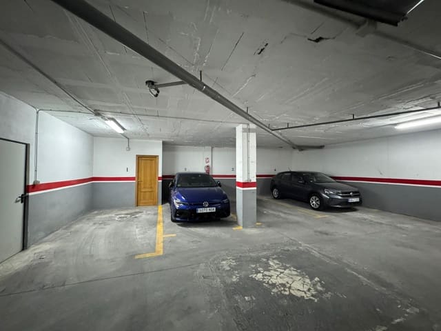 Autotalli myytävänä paikassa Centro - Muelle Pesquero, Torrevieja - 105 000 € (Ref: 9619094)