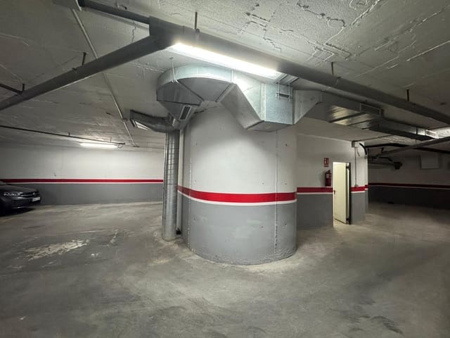 Autotalli myytävänä paikassa Centro - Muelle Pesquero, Torrevieja - 105 000 € (Ref: 9619094)