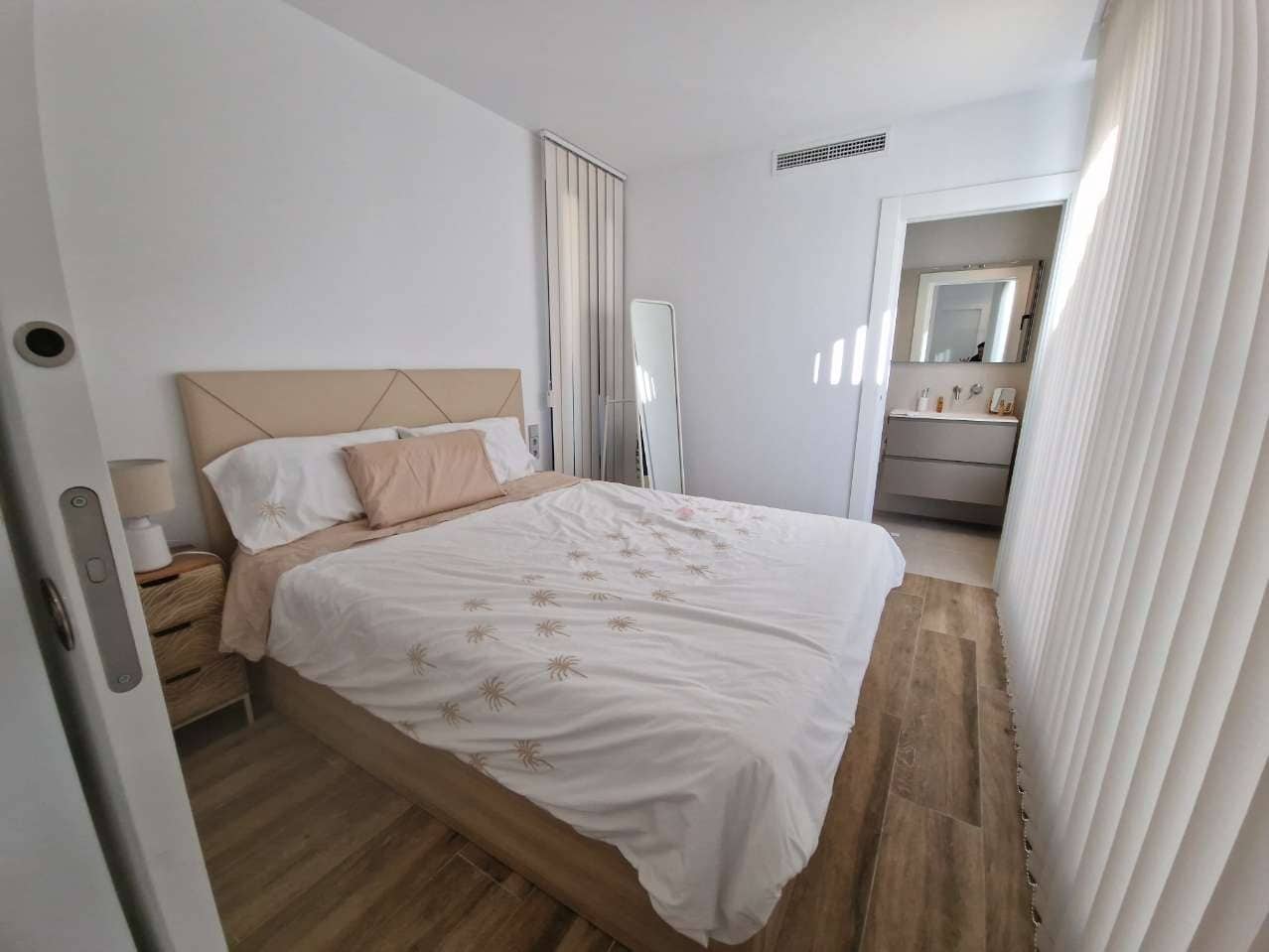 3 bedroom Villa for sale in Monforte del Cid with pool - € 795,000 (Ref: 9619095)