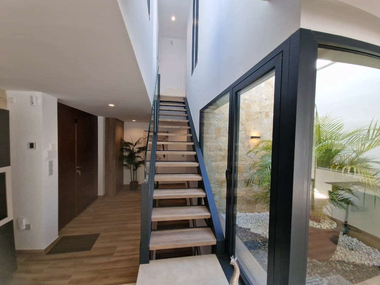 3 bedroom Villa for sale in Monforte del Cid with pool - € 795,000 (Ref: 9619095)