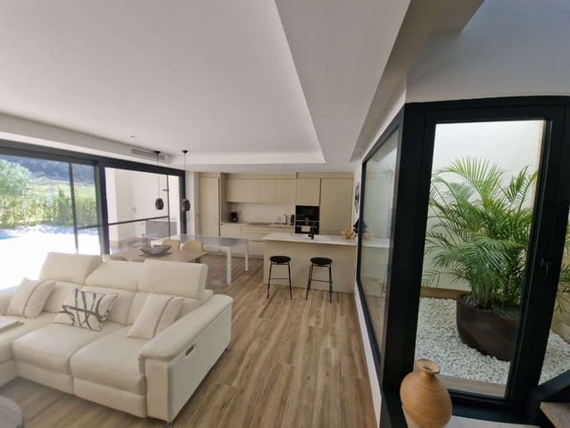 3 soverom Villa til salgs i Monforte del Cid med svømmebasseng - € 795 000 (Ref: 9619096)