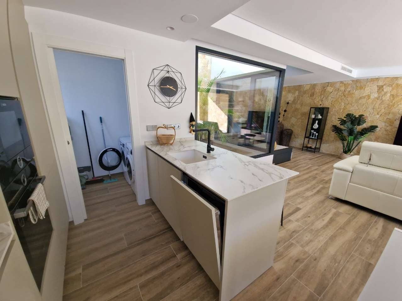 3 bedroom Villa for sale in Monforte del Cid with pool - € 795,000 (Ref: 9619096)