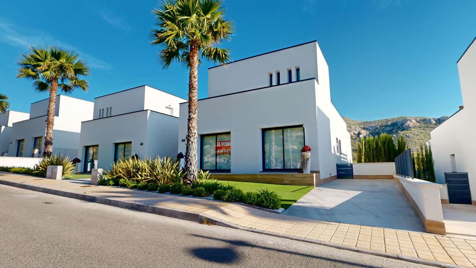 3 bedroom Villa for sale in Monforte del Cid with pool - € 795,000 (Ref: 9619096)