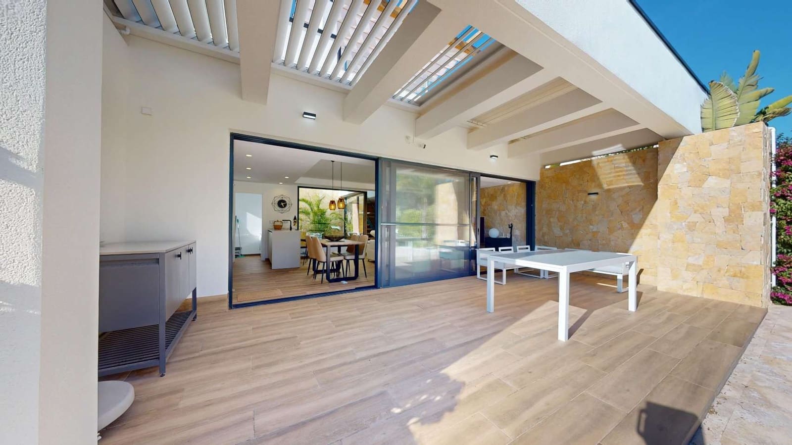 3 bedroom Villa for sale in Monforte del Cid with pool - € 795,000 (Ref: 9619096)