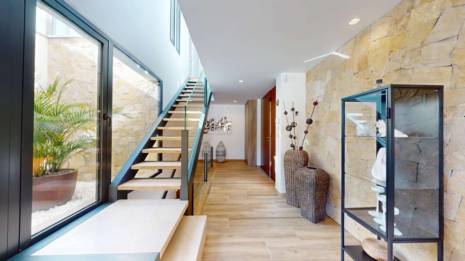 3 bedroom Villa for sale in Monforte del Cid with pool - € 795,000 (Ref: 9619096)