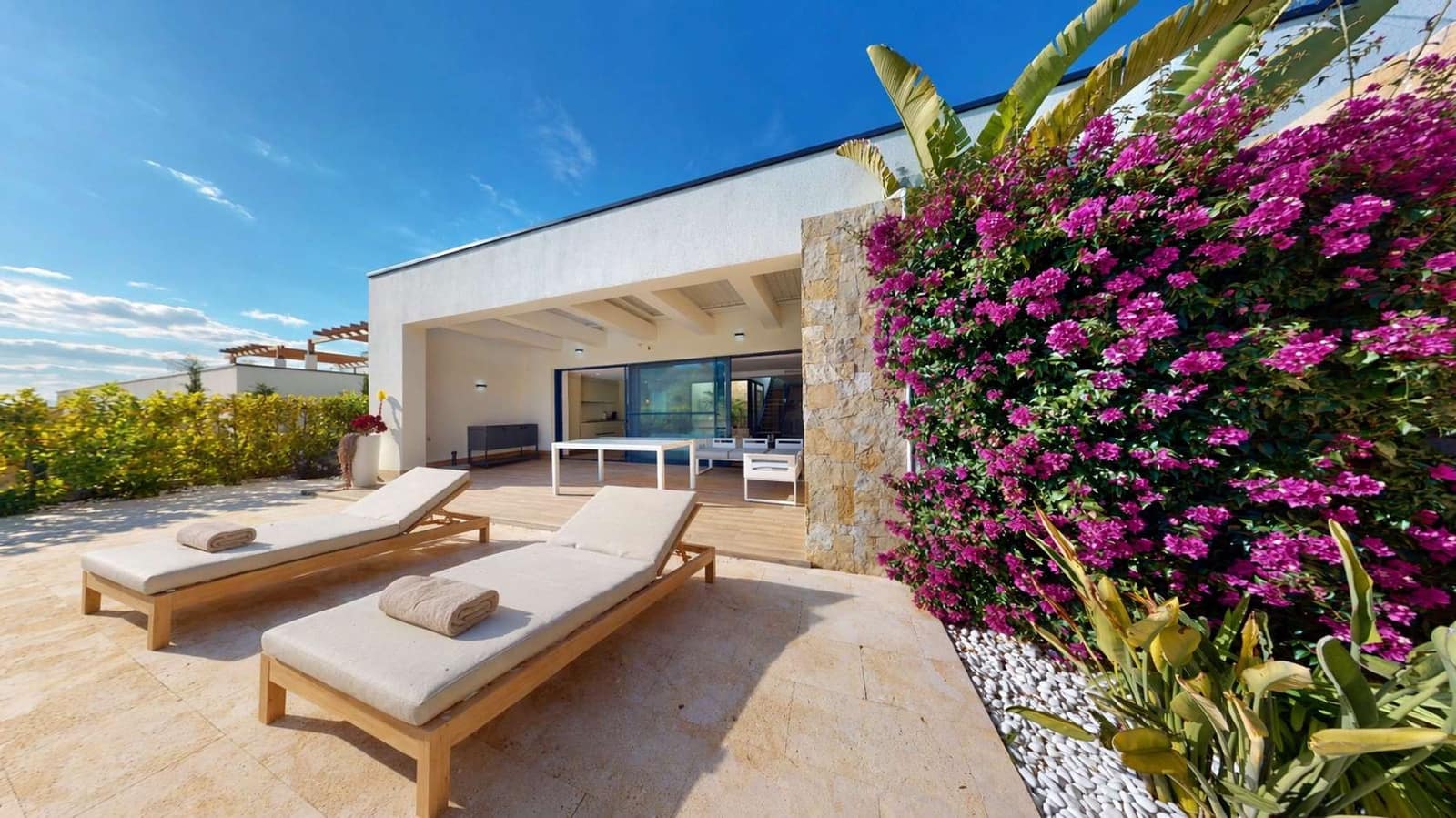 3 bedroom Villa for sale in Monforte del Cid with pool - € 795,000 (Ref: 9619096)