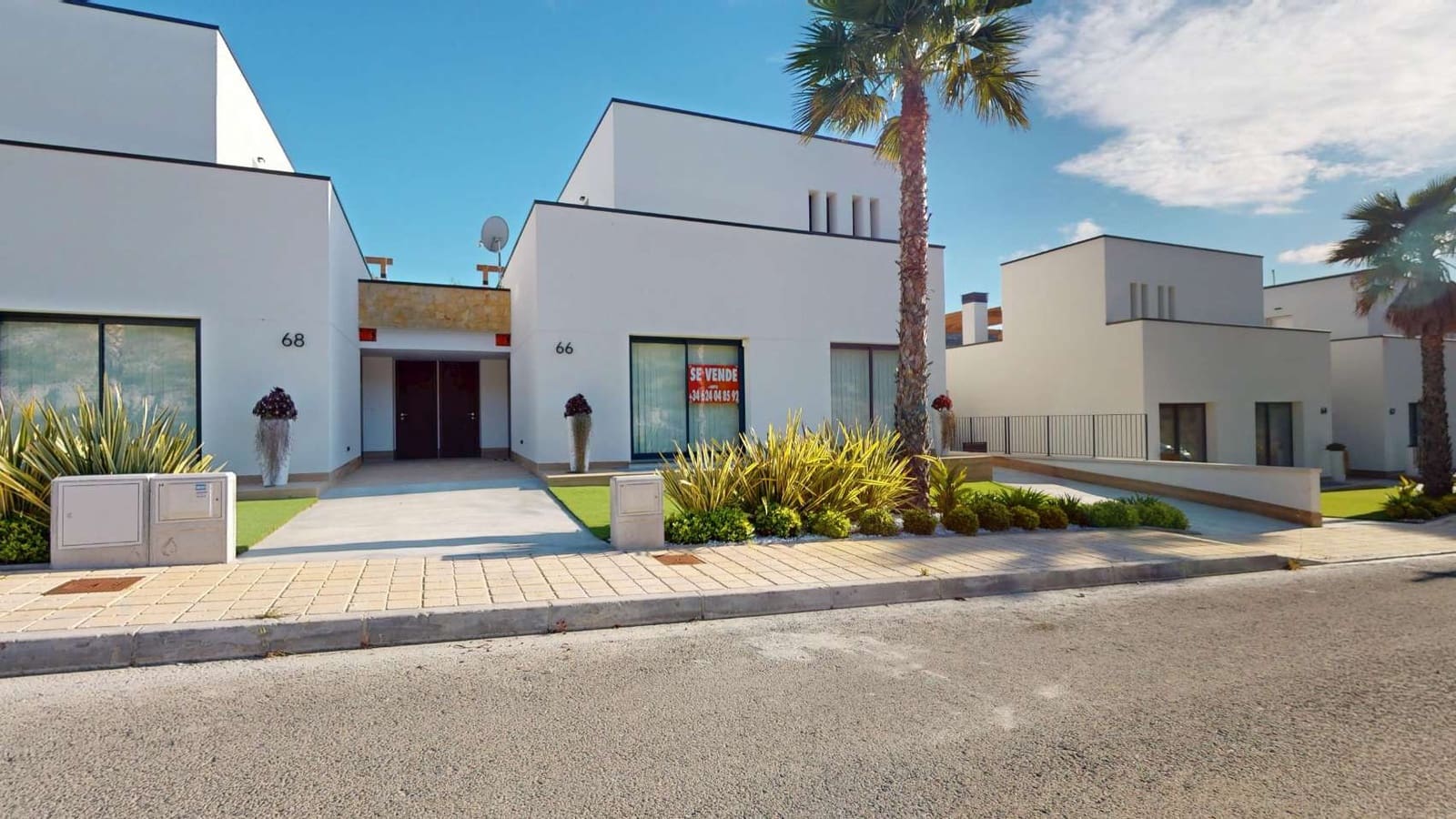 3 bedroom Villa for sale in Monforte del Cid with pool - € 795,000 (Ref: 9619096)